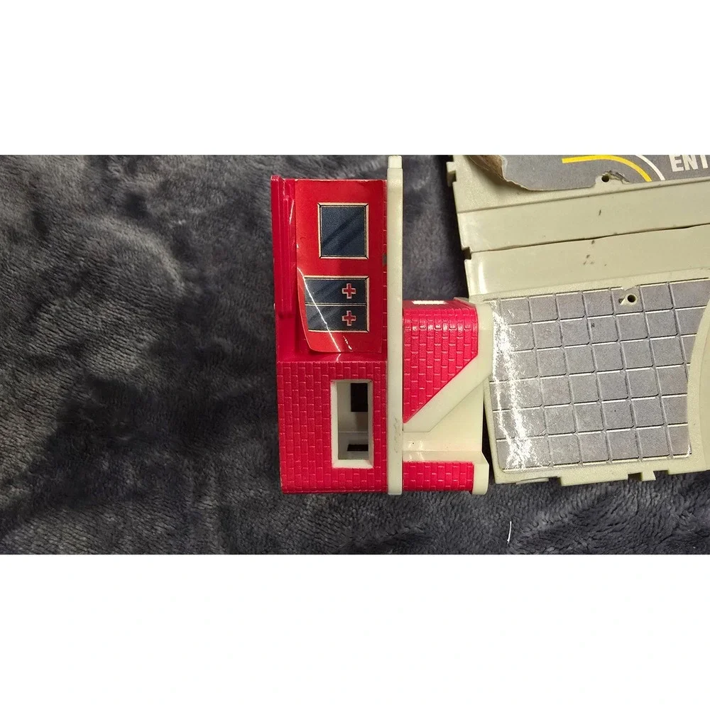 Vintage Micro Machines Travel City Hospital Playset Parts Road Base Helipad
